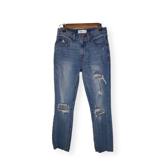 Abercrombie & Fitch The Boyfriend Mid Rise Distressed Jeans. - Picture 1 of 10